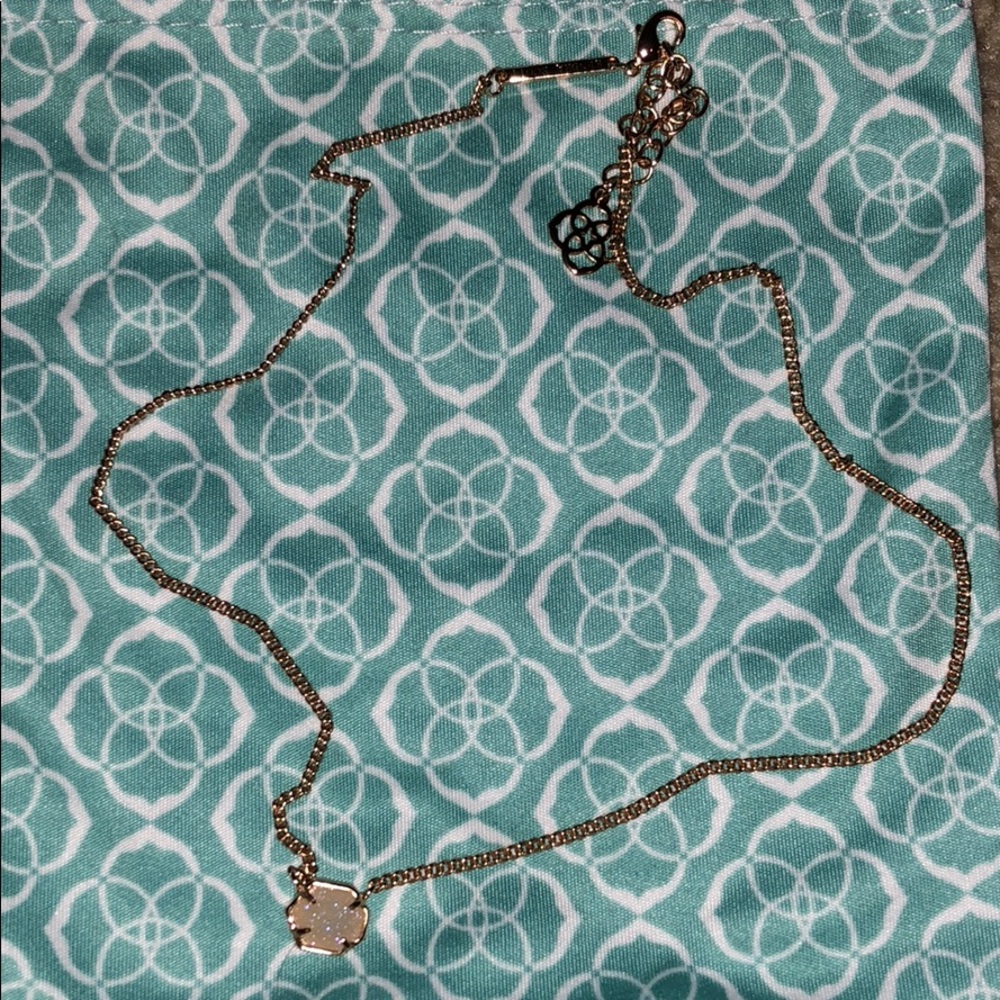 Kendra Scott necklace